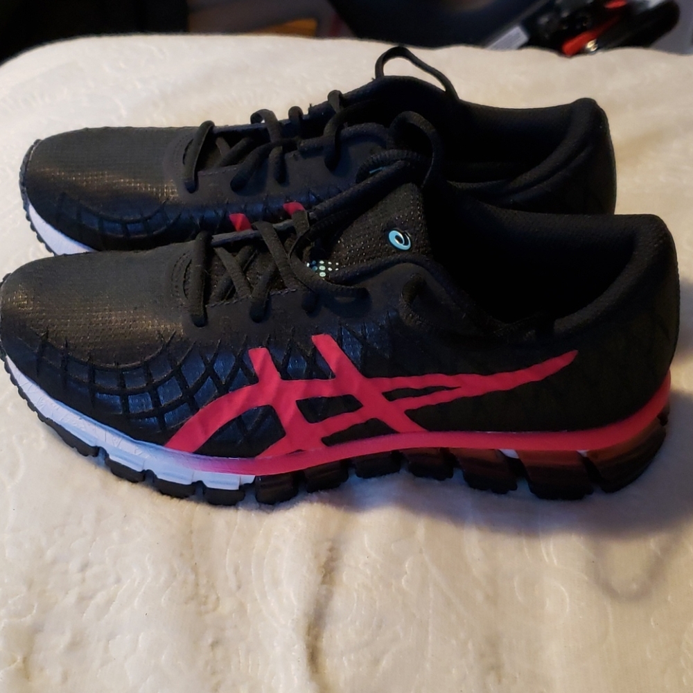 ASICS Gel Quantum Running Sneakers